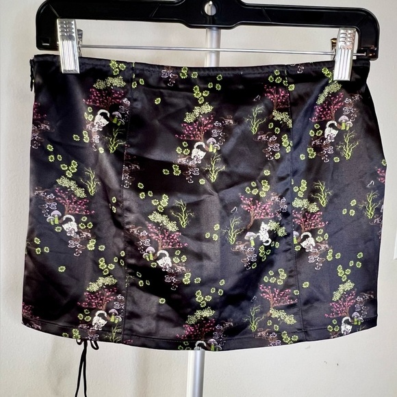 NWT Urban outfitters blossom satin printed lace up mini skirt cat print size XS - Picture 6 of 11